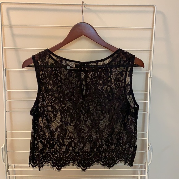 Black Lace Cropped Shell with Scalloped Bottom - Picture 2 of 2